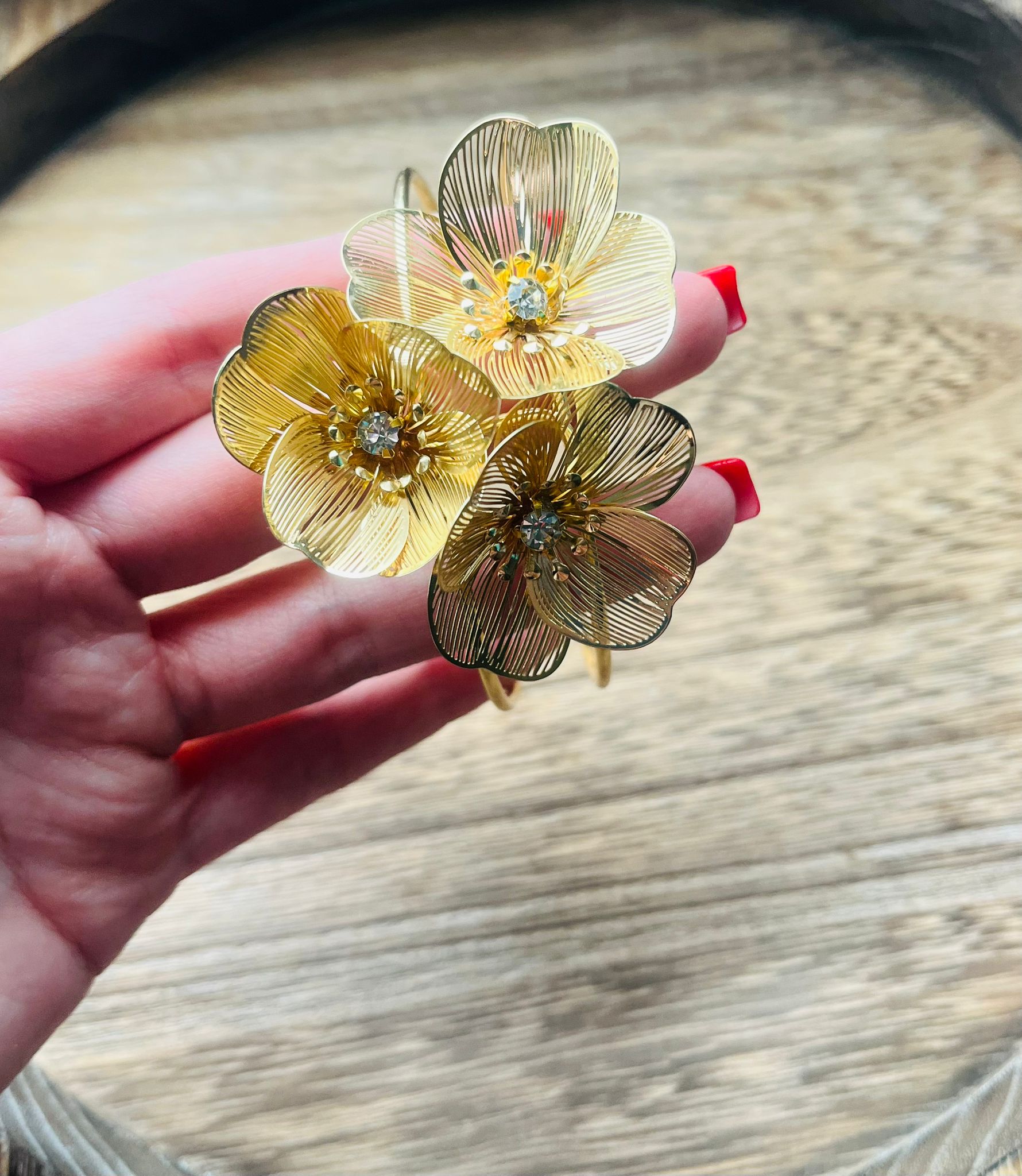 Bransoletka Regulowana w Kolorze Złotym z Kwiatami z Stali Nierdzewnej