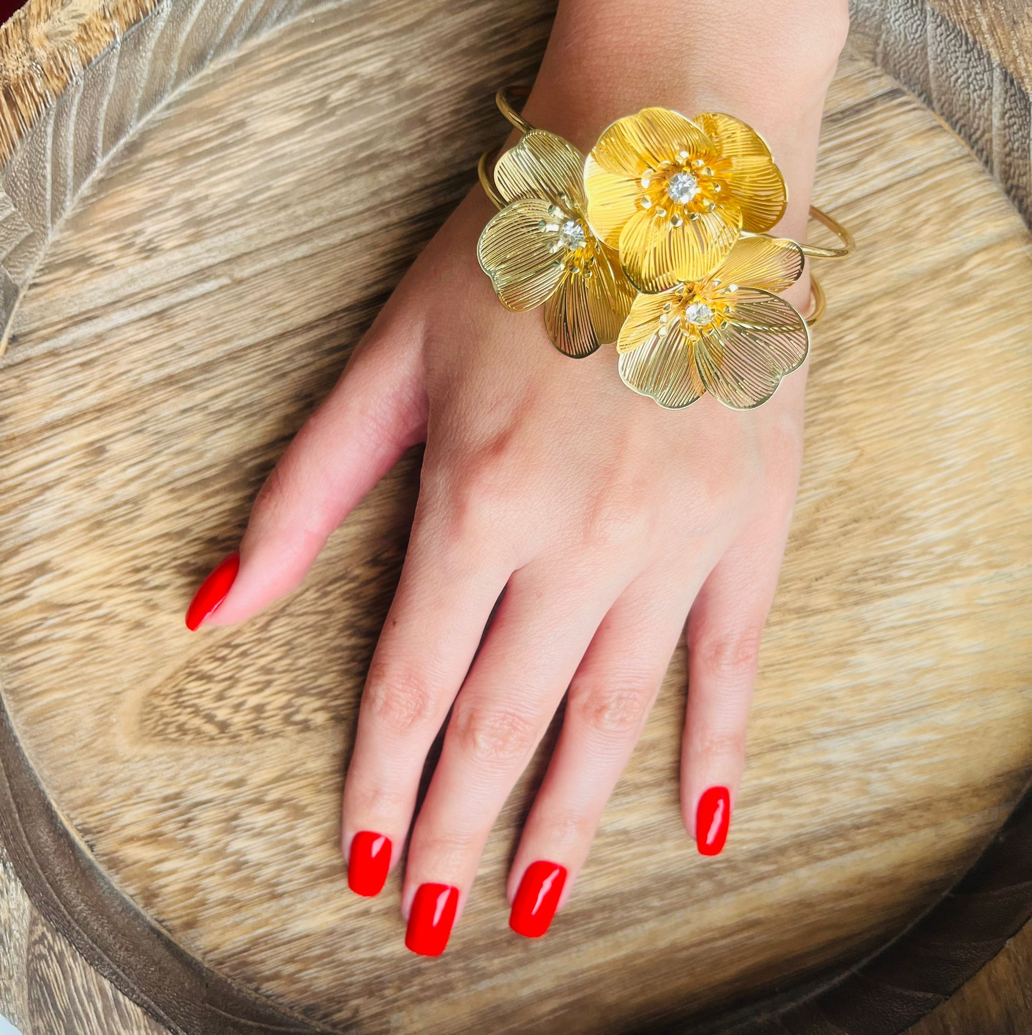 Bransoletka Regulowana w Kolorze Złotym z Kwiatami z Stali Nierdzewnej