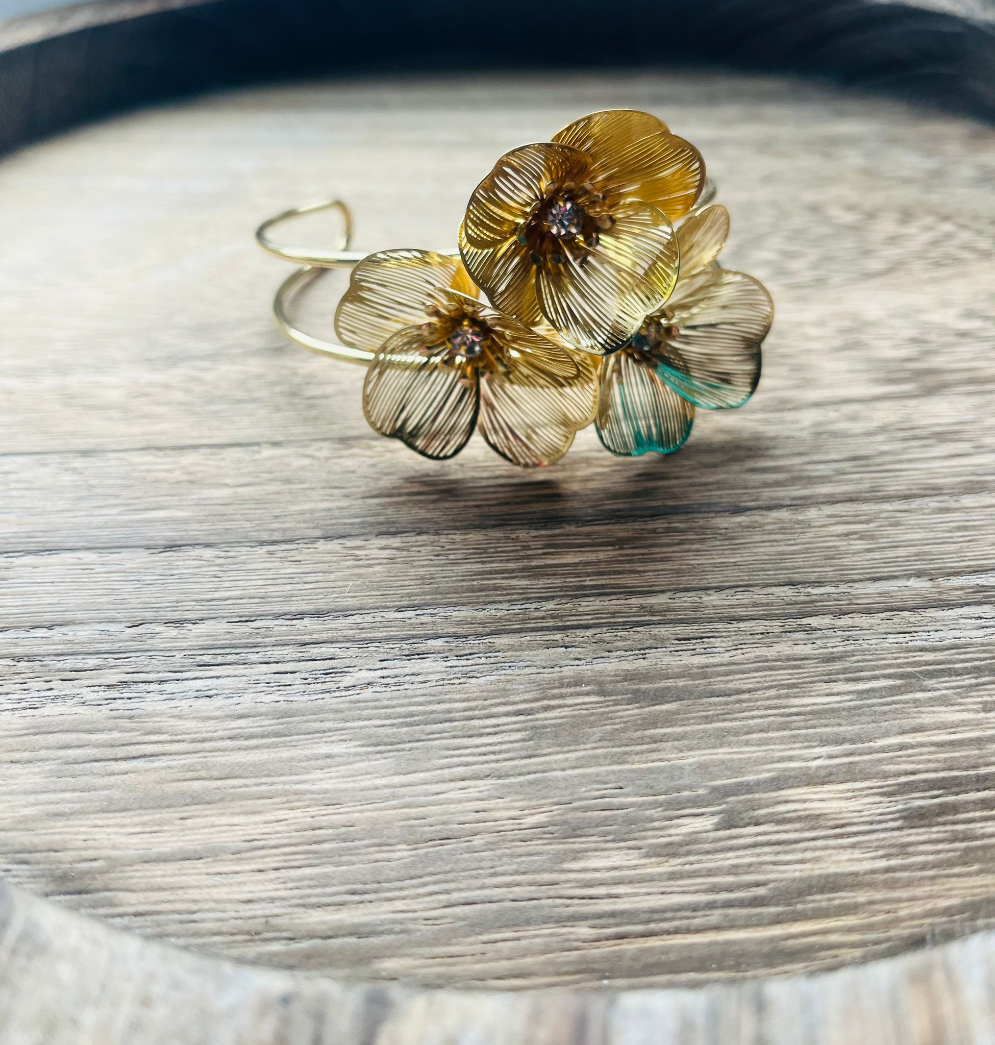 Bransoletka Regulowana w Kolorze Złotym z Kwiatami z Stali Nierdzewnej