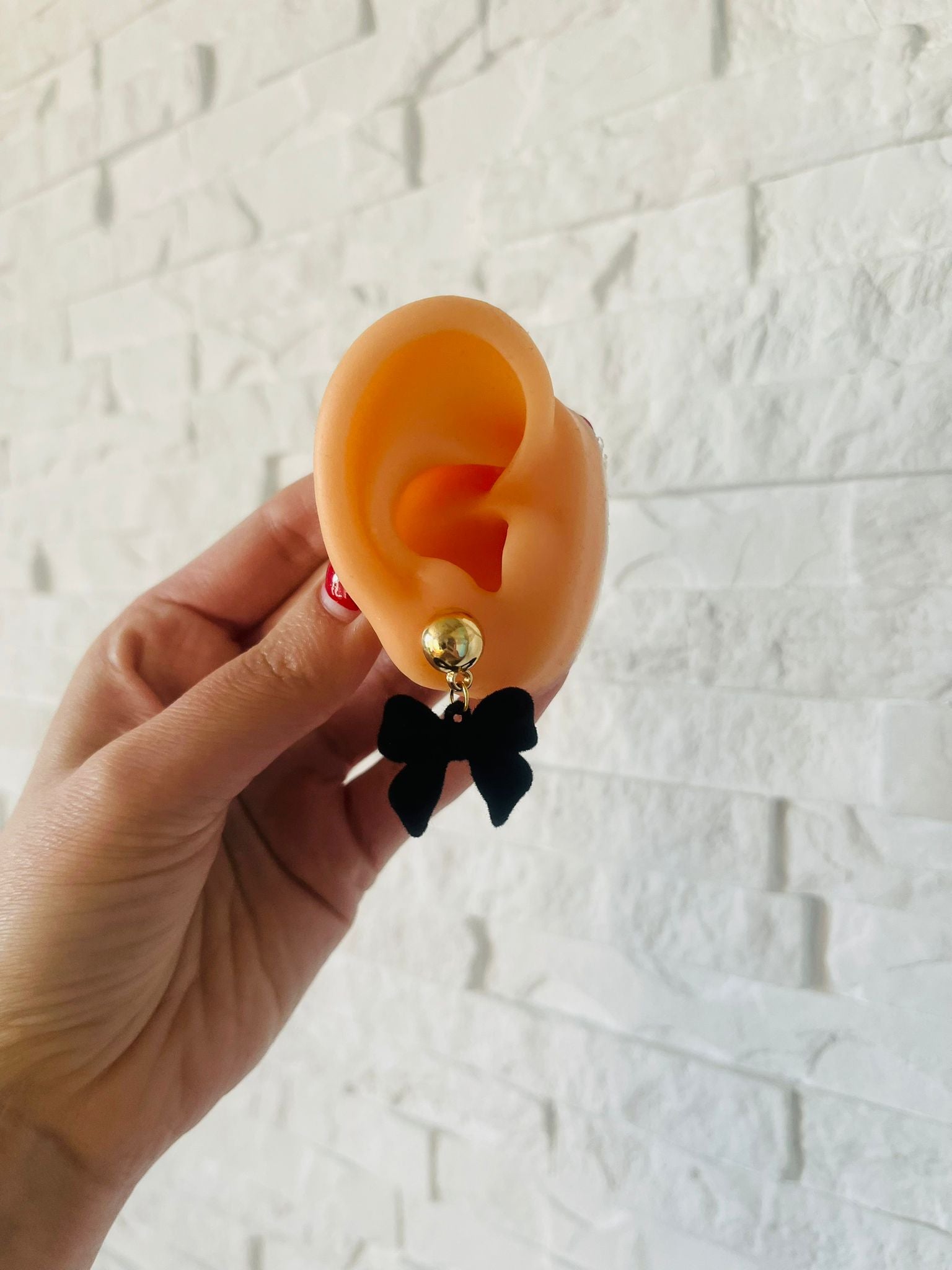 Eleganckie Kolczyki Sztyfty z Kokardkami w Kolorze Czarnym