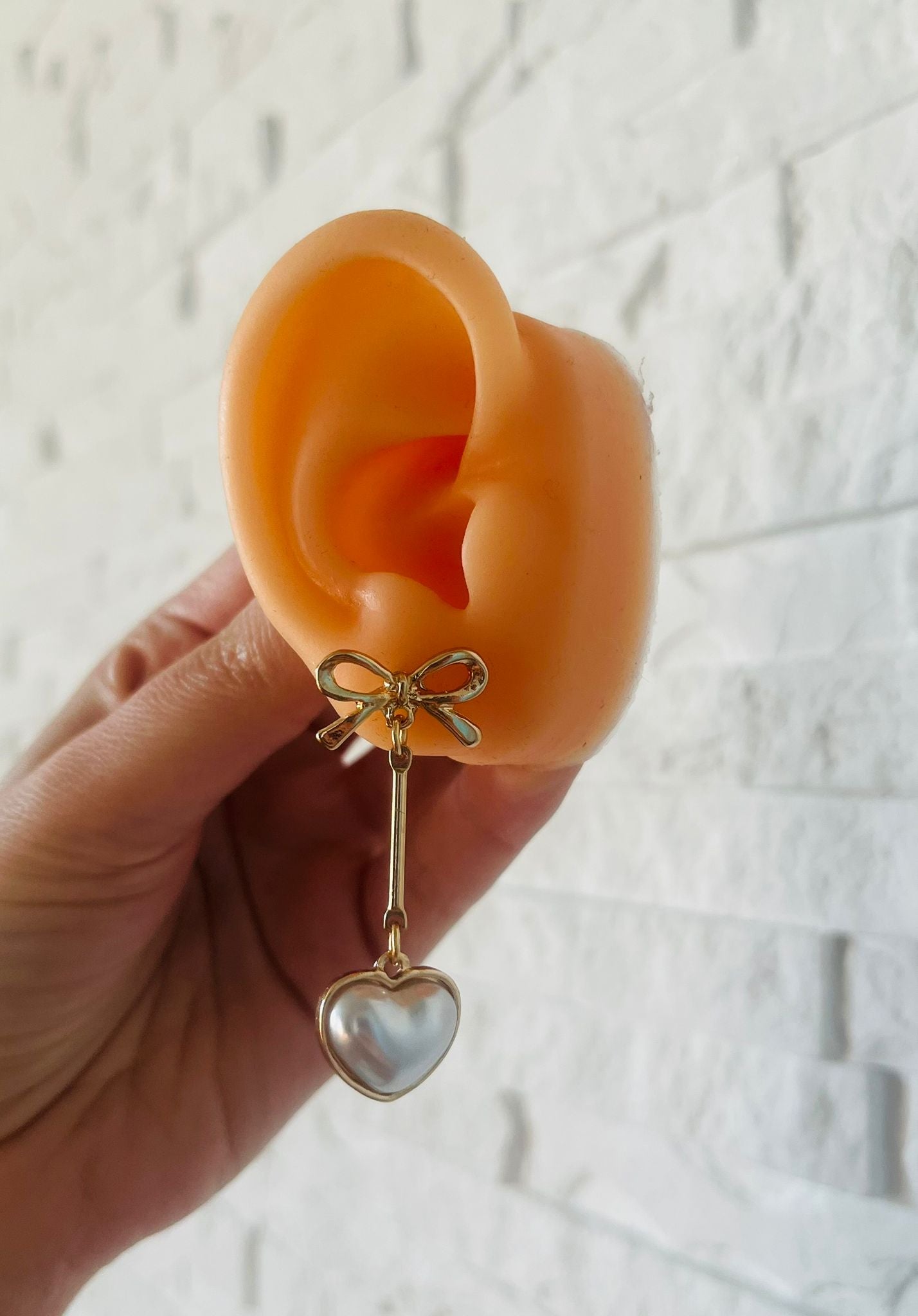 Kolczyki Sztyfty z Kokardkami i Wiszącymi Serduszkami