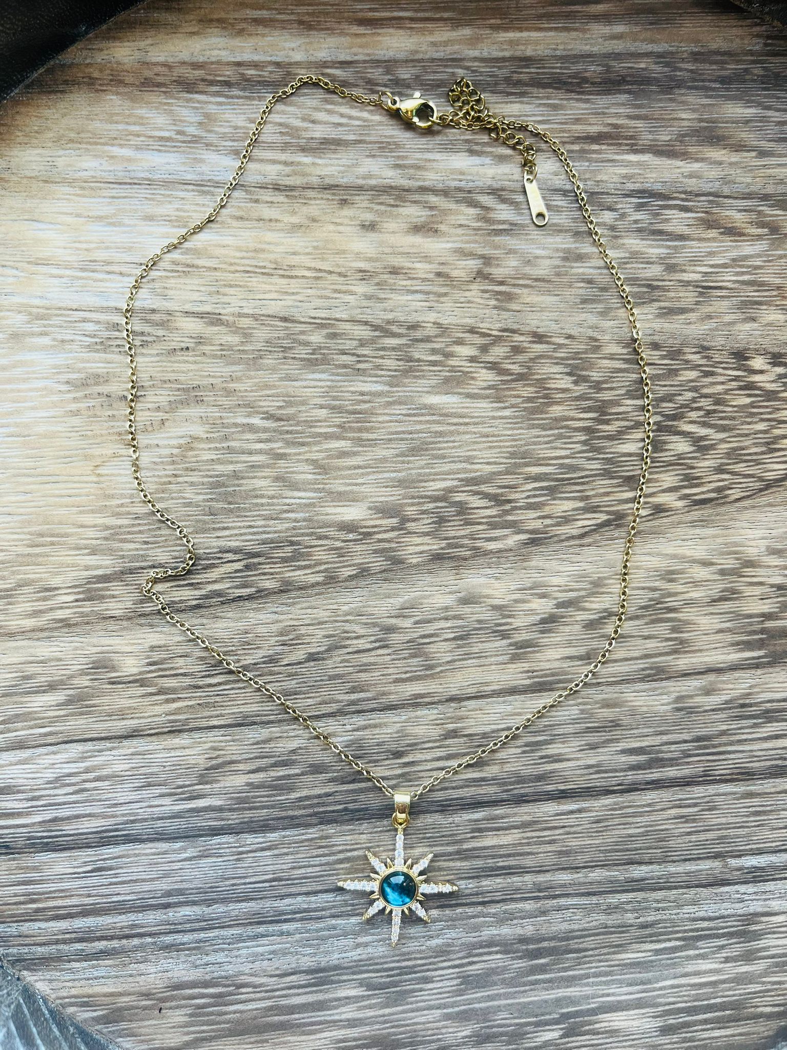 Naszyjnik z Gwiazdą - Elegancja i Blask w Jednym