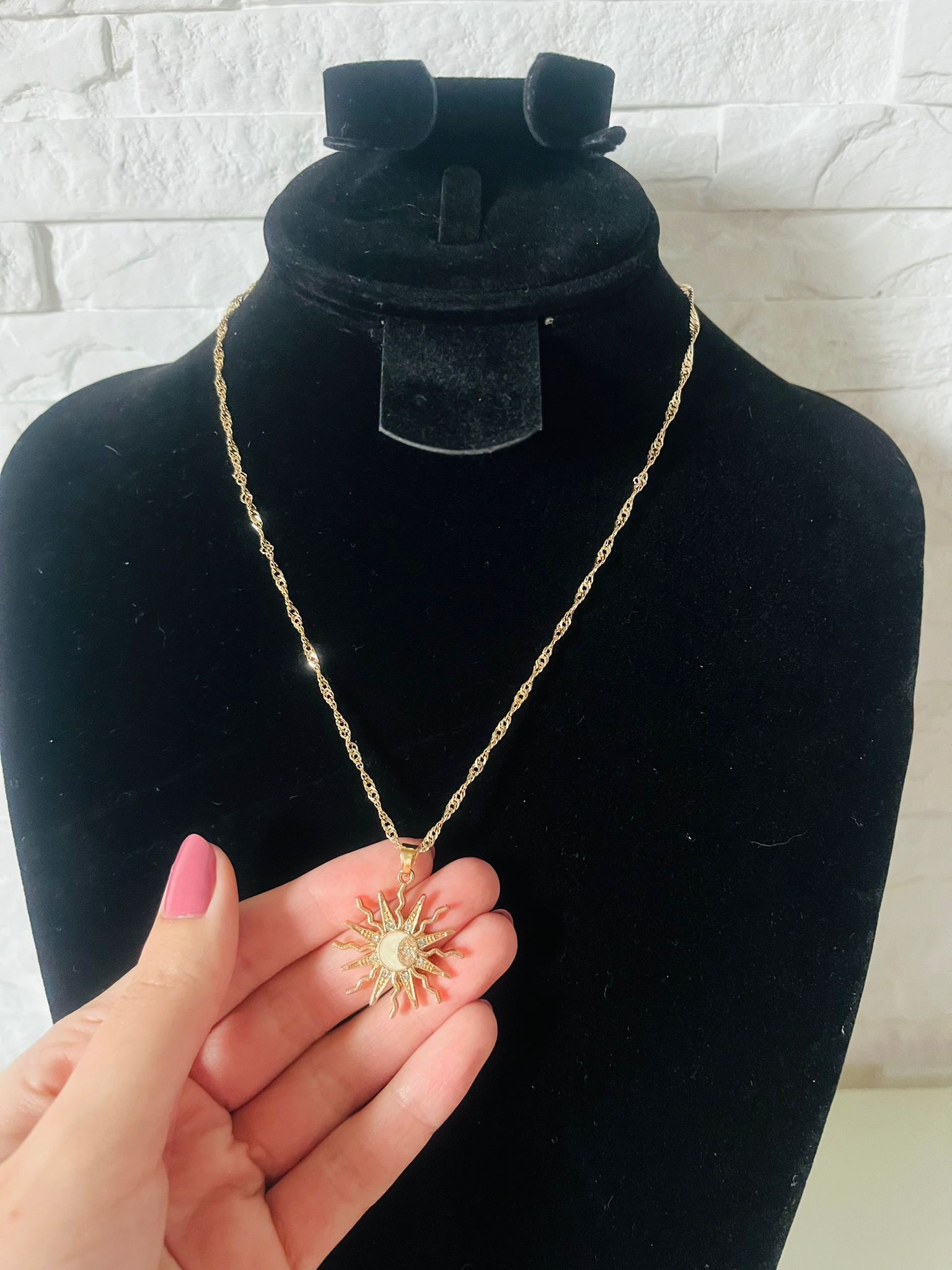 Naszyjnik Vintage z Zawieszką w kształcie Słońca