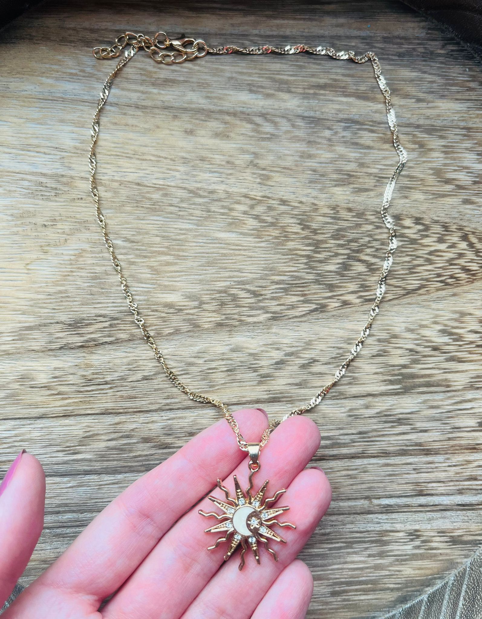 Naszyjnik Vintage z Zawieszką w kształcie Słońca