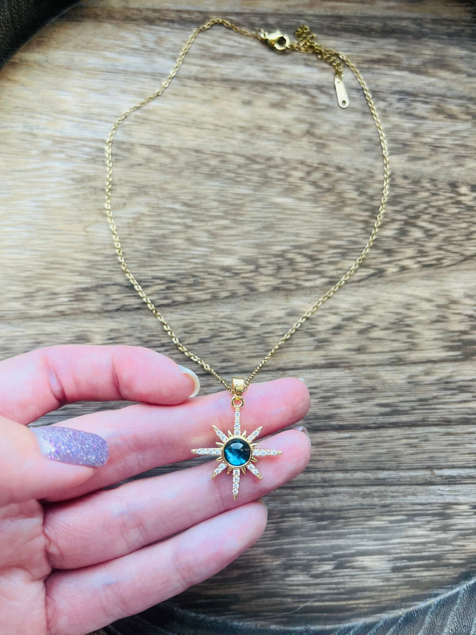 Naszyjnik z Gwiazdą - Elegancja i Blask w Jednym