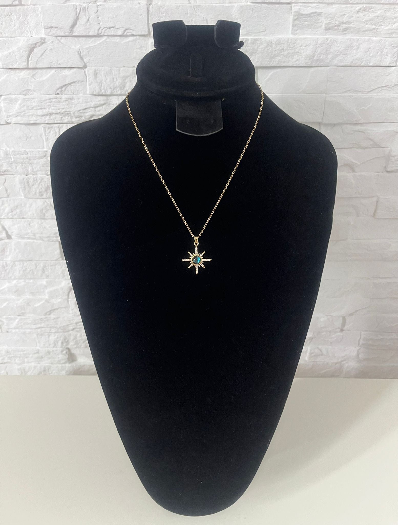 Naszyjnik z Gwiazdą - Elegancja i Blask w Jednym