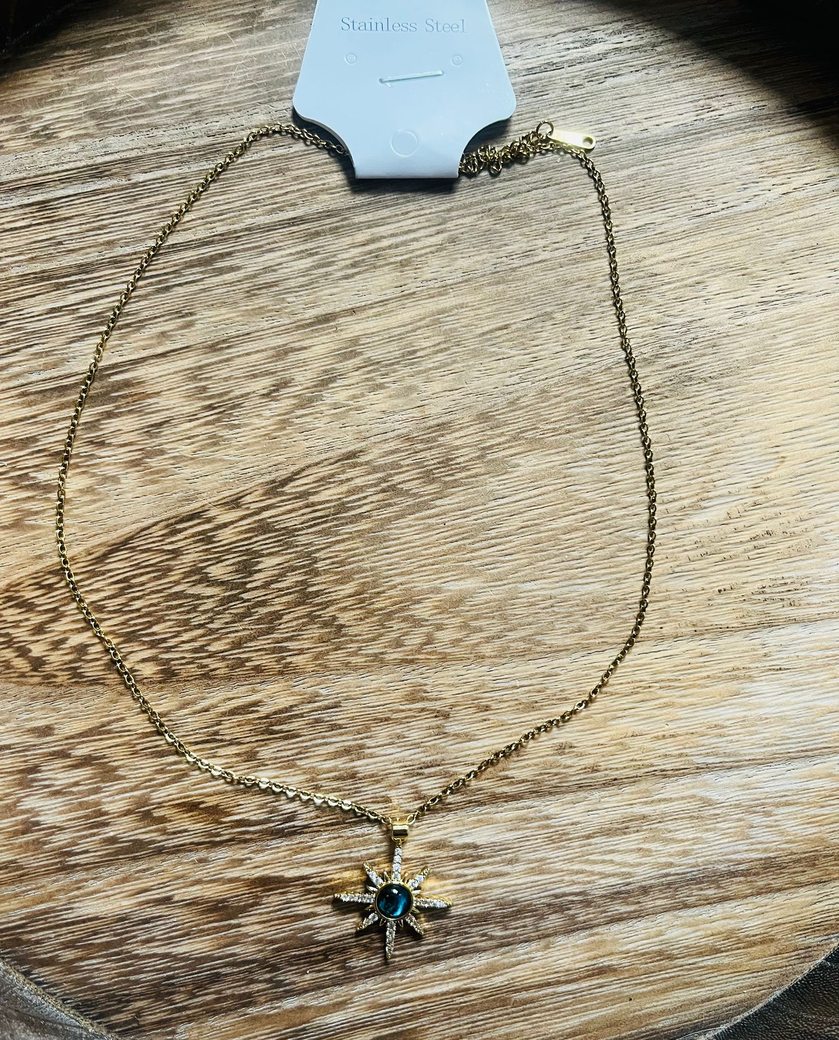 Naszyjnik z Gwiazdą - Elegancja i Blask w Jednym